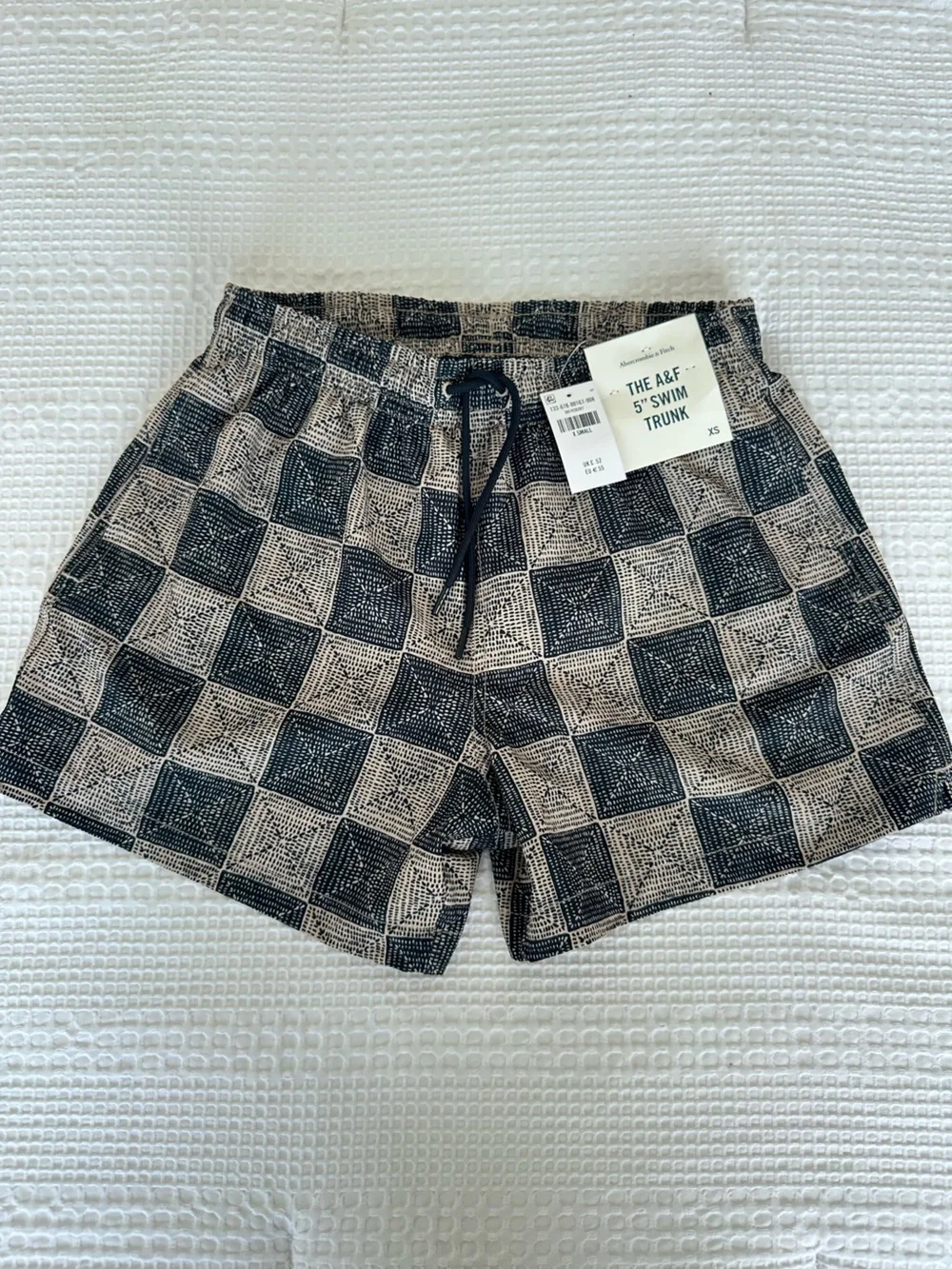 NWT Abercrombie & Fitch 5” Swim Trunks Men’s XS Black Tan Print